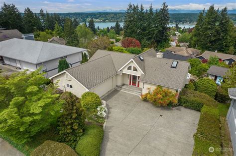75 bath home with bo. . Redfin poulsbo